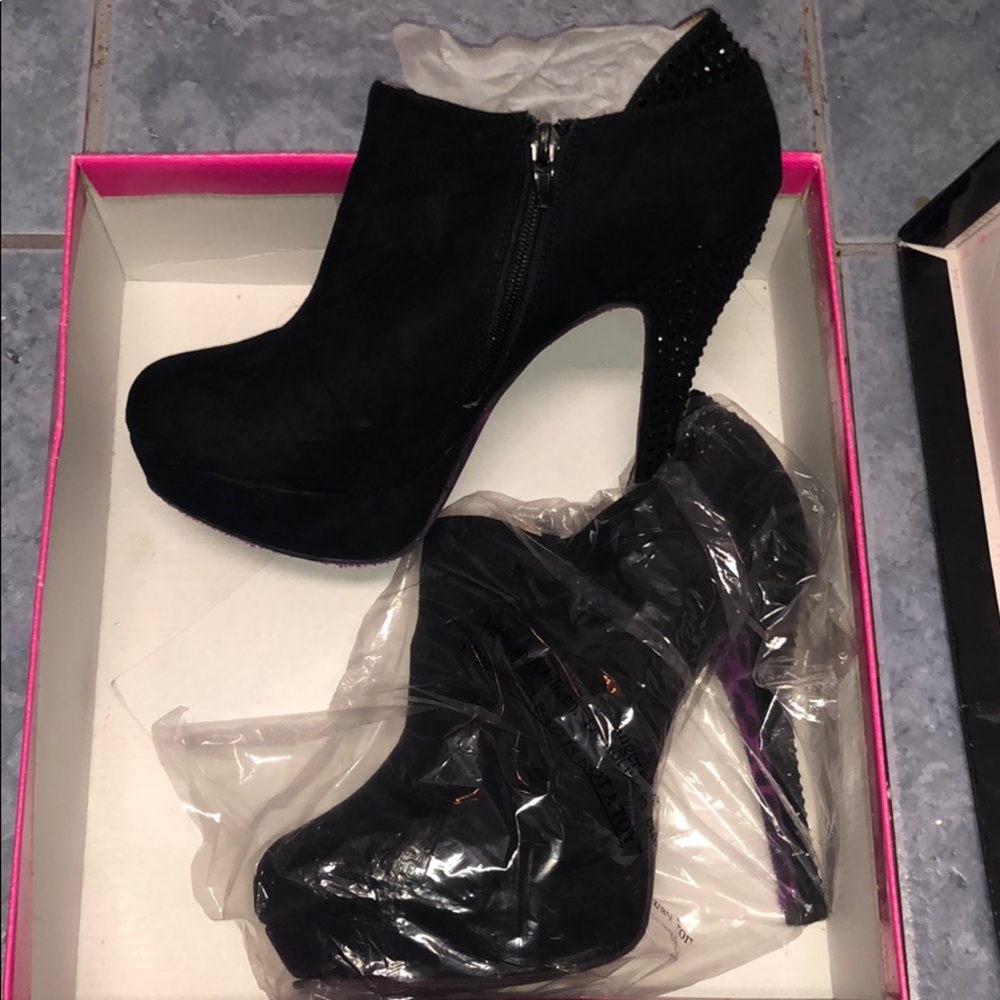HEELS